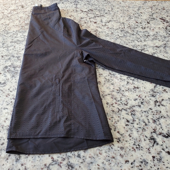 New Fabletics black jacket, no tags - Picture 3 of 3